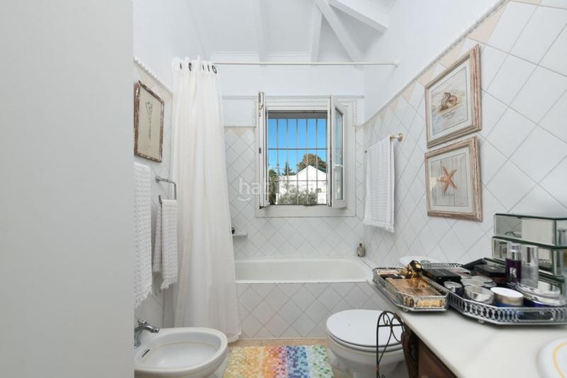 Foto e91e47e7-0b72-472f-b144-9fc6d890461d. Chalet en Cabopino - Artola Marbella