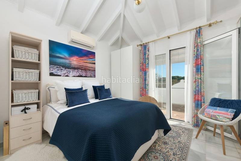 Foto ecab848c-e78d-407f-ba4b-b6d25bd1bf9d. Chalet con parcheggio piscina in Cabopino - Artola Marbella