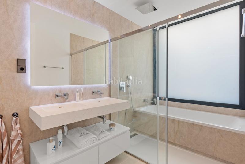 Foto 5586d267-ea00-424e-941e-db6bd55f3552. Xalet amb calefacció aparcament piscina a Las Brisas Marbella