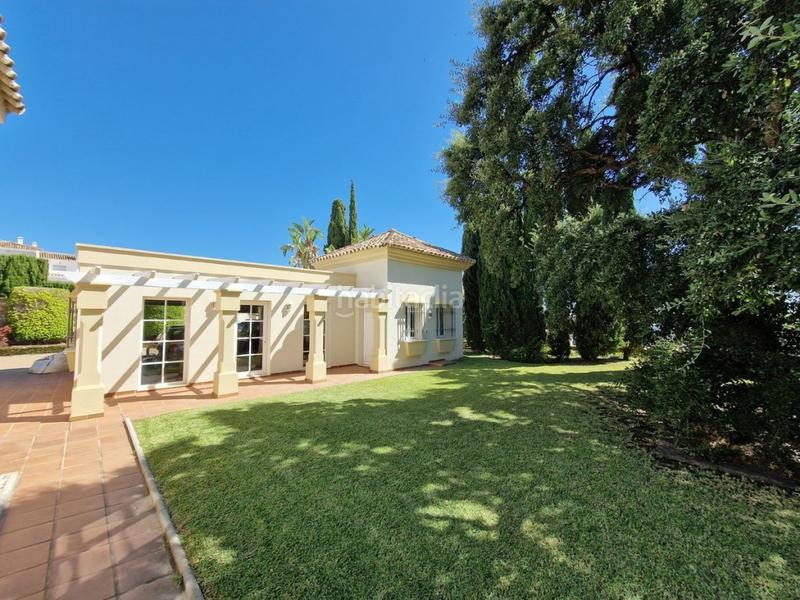 Foto 150d10db-b550-491d-b44c-d9f5a6e4b755. Chalet mit parking pool in Calahonda Mijas