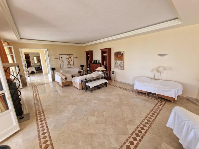 Foto 352b6095-01a3-4cf0-bebb-24bb9b8920d5. Chalet mit parking pool in Calahonda Mijas