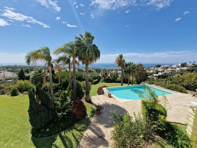 Foto 4187bc6f-0527-4d94-9d38-cd1e18d50cb5. Chalet avec parking piscine dans Calahonda Mijas