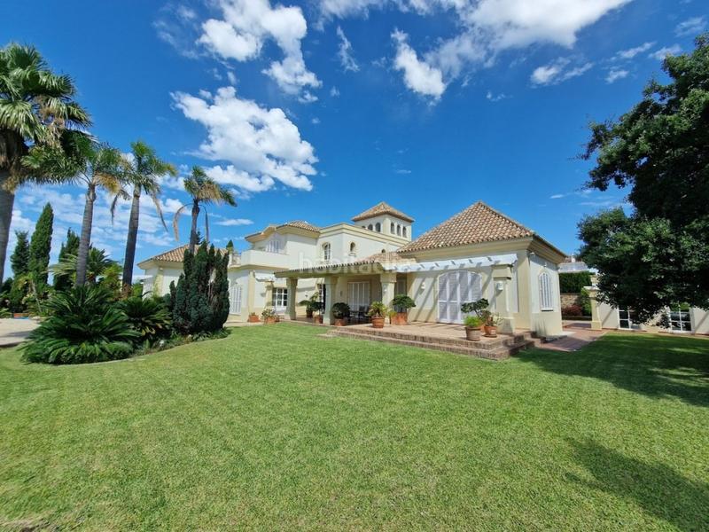 Foto 4a6a11f0-9b6d-41f0-bb3b-db0d68a76ff9. Chalet avec parking piscine dans Calahonda Mijas