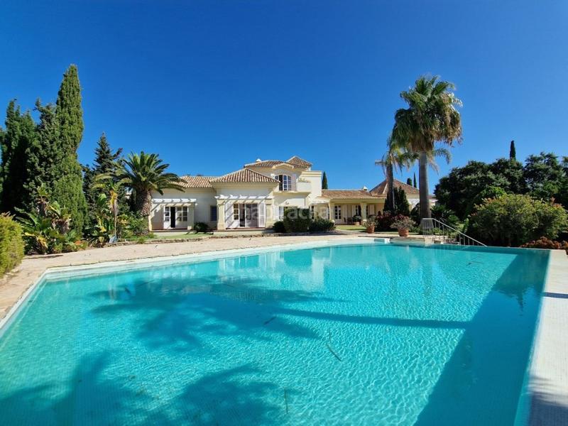 Foto 9df0b8ff-dc02-41ff-a543-7d57223c3fa2. Chalet avec parking piscine dans Calahonda Mijas