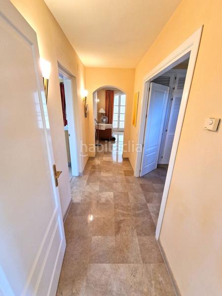 Foto aeb934f3-3e54-45e3-b82e-3a198653eb9e. Chalet con parcheggio piscina in Calahonda Mijas