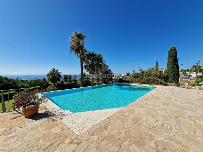 Foto b2a728f5-1c5d-4a12-9571-5243e19e9074. Chalet con parcheggio piscina in Calahonda Mijas