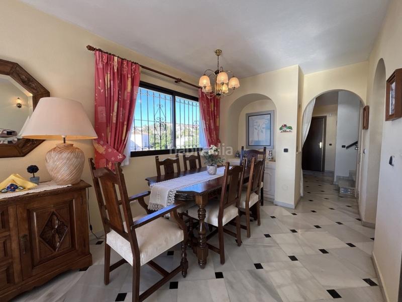 Foto b2da2ed5-22e9-4ddf-8352-567d0b20273e. Casa pareada en Calahonda Mijas