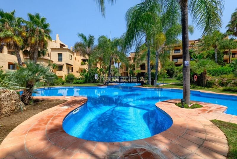 Foto fcb68e41-66f8-46b0-ac63-cb2e3c4d41fa. Àtic amb aparcament piscina a Paraiso - Barronal Estepona
