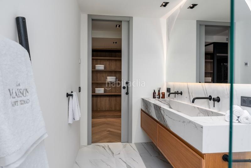 Foto 6bcdb754-15aa-4029-8a22-79621a17d9d4. Casa aparellada amb calefacció aparcament piscina a Marbella