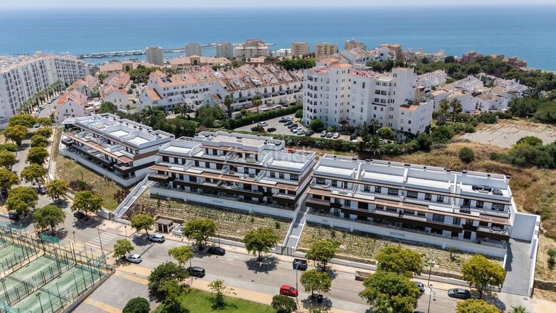 Foto 7b7e8fbb-cc2d-4f28-8242-34a3219d9baa. Apartament amb aparcament piscina a puerto de Estepona Estepona