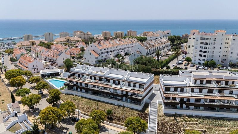 Foto 895b1ea5-d129-4602-8b77-343e6fd7bc0e. Apartament amb aparcament piscina a puerto de Estepona Estepona