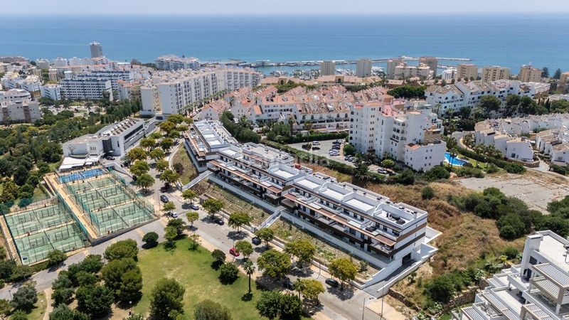 Foto 8a13214f-d6f1-41df-9a5c-681f8fcc3beb. Apartament amb aparcament piscina a puerto de Estepona Estepona