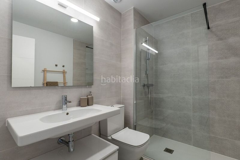 Foto e509fd07-d4c8-40b8-8944-eebb7a52249c. Apartament amb aparcament piscina a puerto de Estepona Estepona
