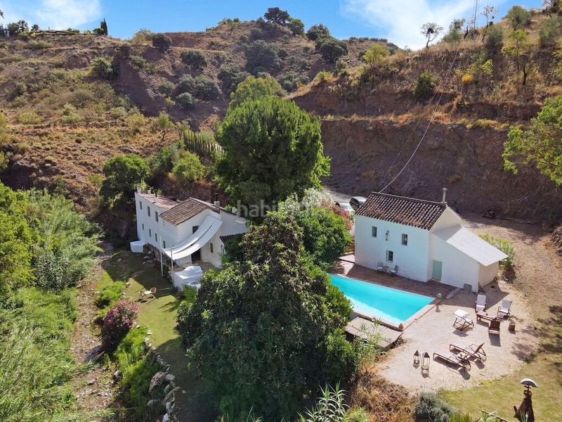 Foto 4ee6f443-7552-45a7-87ca-0f0fcd232564. Masia amb piscina a Coín