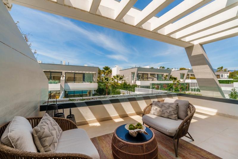 Foto 53ad2862-6e04-4e9e-95a3-b4fa79409c88. Chalet con riscaldamento parcheggio piscina in Las Brisas Marbella