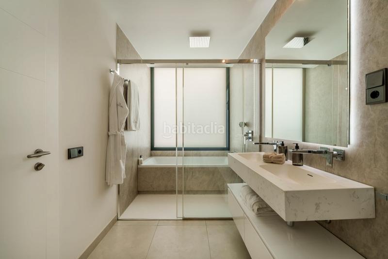 Foto c1f2cc5f-8888-4b19-b01b-0835499fd8dd. Chalet con riscaldamento parcheggio piscina in Las Brisas Marbella