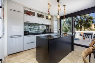 Zweistöckige Wohnung in Nueva Andalucía centro