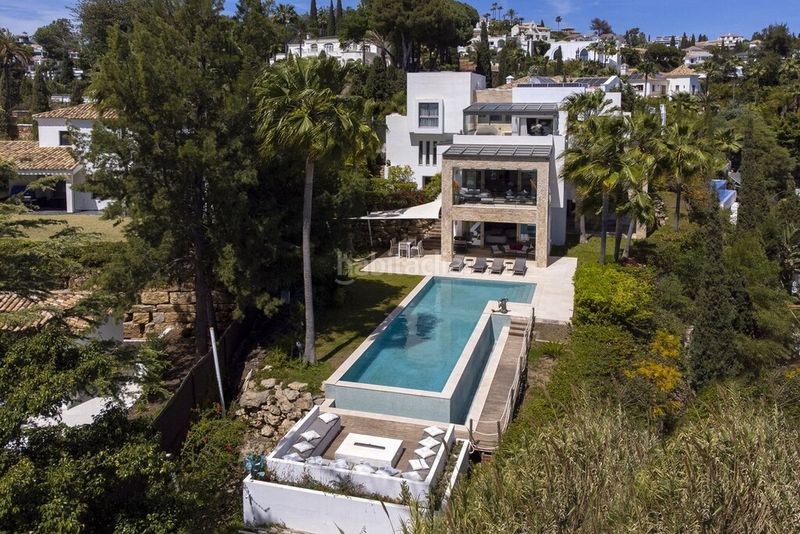 Foto 55852e25-a17f-4ff1-a697-38dd48ace188. Chalet en Parque Central Estepona