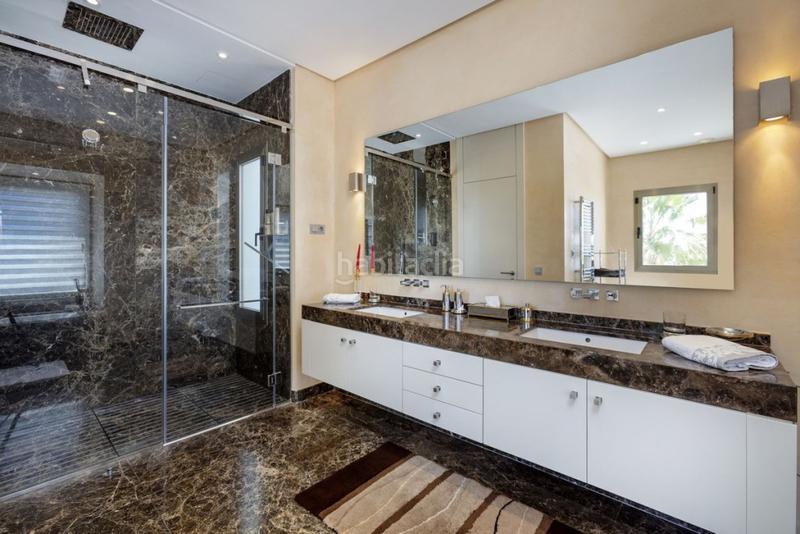 Foto a133df9b-9b0c-4178-846f-bae98e9a0cd7. Chalet en Parque Central Estepona