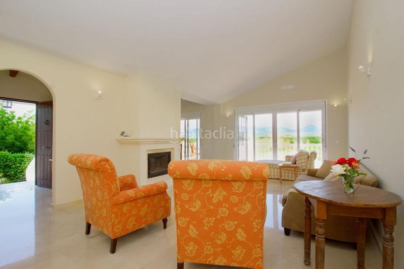 Foto d42f335f-c69d-4316-9f99-d3c426f0f48c. Chalet in Coín