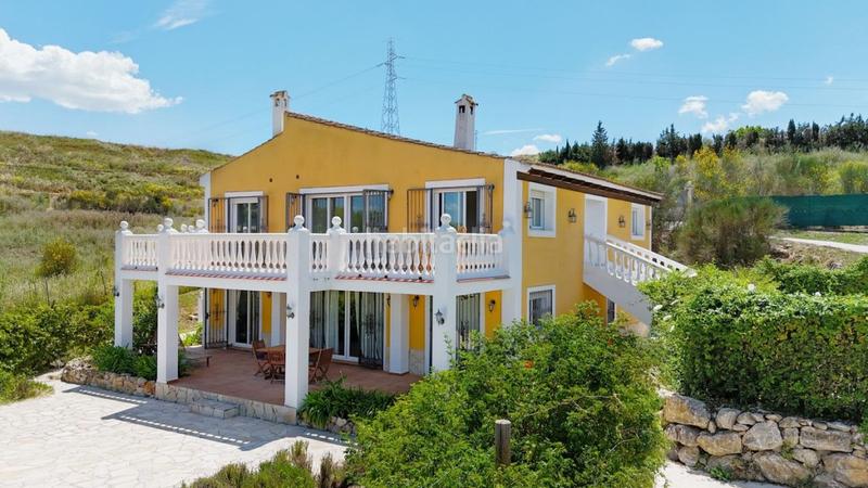 Foto e2335e4b-bb73-41f3-b763-88754394befd. Chalet in Coín