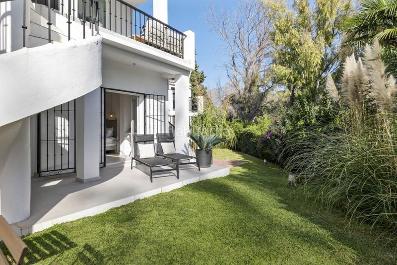 Foto ba825fcc-ca9d-4edb-989d-a86a36303788. Casa aparellada amb aparcament piscina a Aloha Marbella