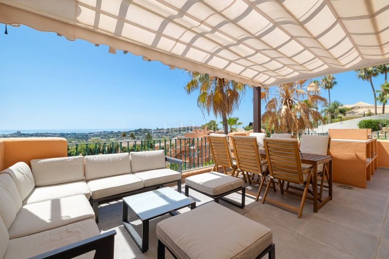 Foto 1be16319-e2fc-470c-b079-4fc76fc10939. Dúplex en Nueva Andalucía centro Marbella