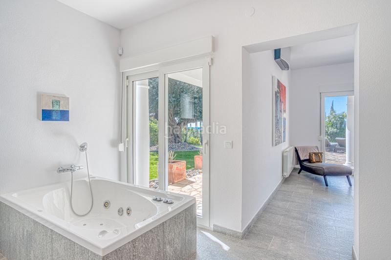 Foto dfddc7c1-dd10-462f-9836-a775c3e89d7b. Chalet mit heizung parking pool in Hacienda Las Chapas Marbella