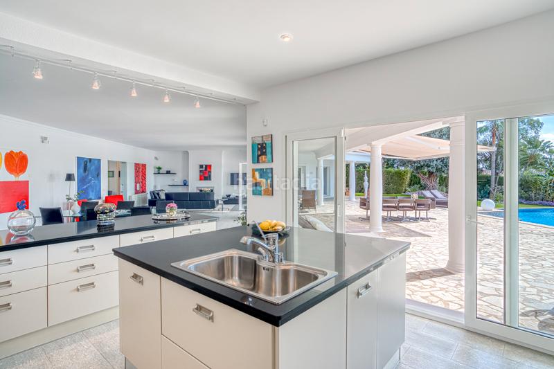 Foto 431d9cf8-97c6-4e96-a030-4e1c3d67d521. Chalet con riscaldamento parcheggio piscina in Hacienda Las Chapas Marbella