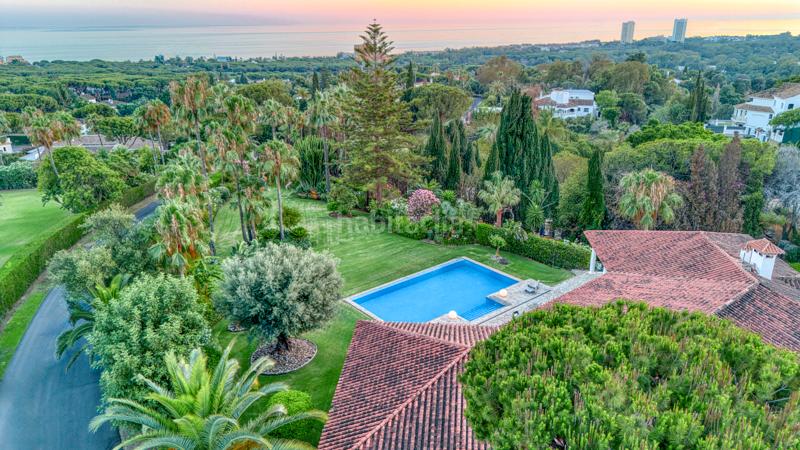 Foto 4492b99d-1b1e-4fc6-8e56-506dac818c60. Chalet con riscaldamento parcheggio piscina in Hacienda Las Chapas Marbella