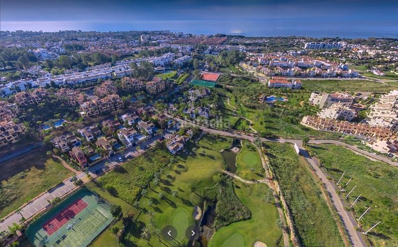 Foto 4975e25d-95a9-4153-894b-3a989d0371d7. Chalet con riscaldamento parcheggio piscina in Paraiso - Barronal Estepona