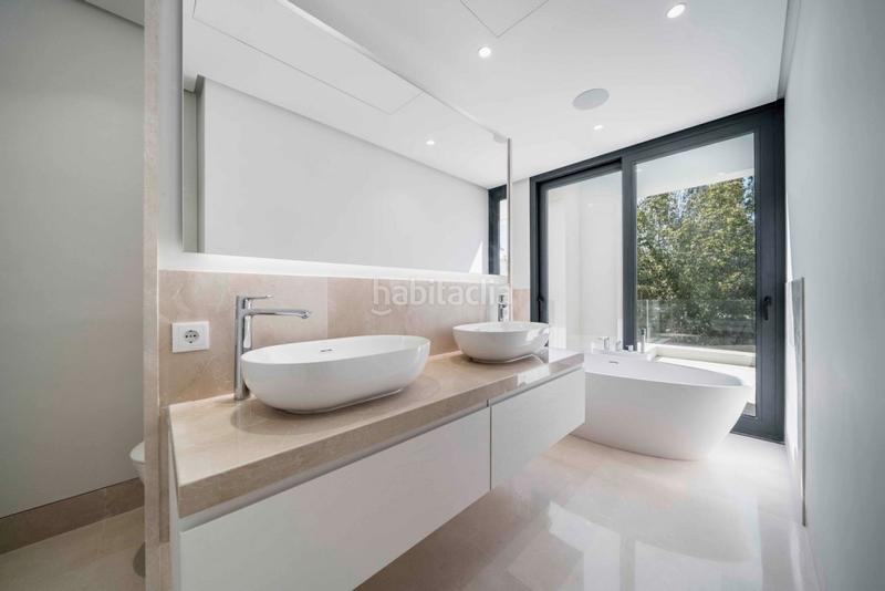 Foto 7d5366dc-4b17-40f2-8c6e-4f293cd2e94f. Chalet con riscaldamento parcheggio piscina in Paraiso - Barronal Estepona