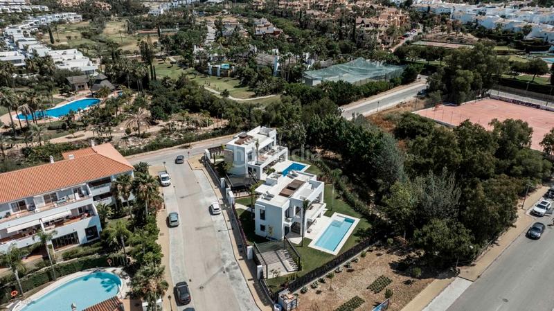 Foto 4aabab3c-be60-4297-ac44-ba23fabb789d. Xalet amb calefacció aparcament piscina a Paraiso - Barronal Estepona