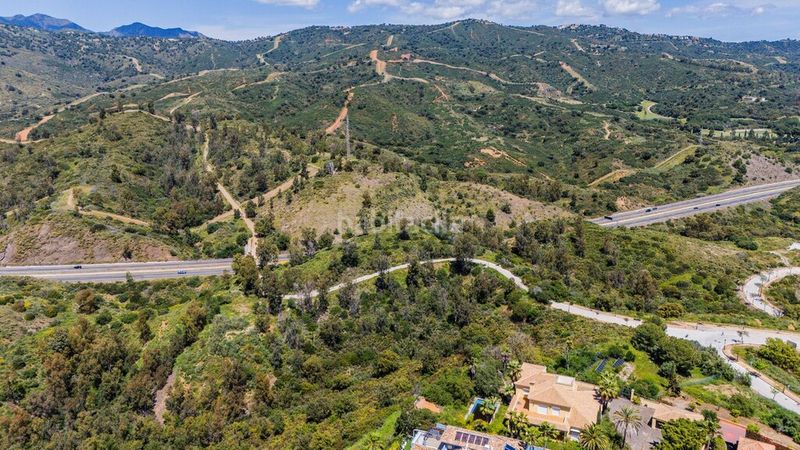 Foto c68580fc-8ddb-40fe-8085-5a2f76a16d6e. Finca rústica a Elviria Marbella