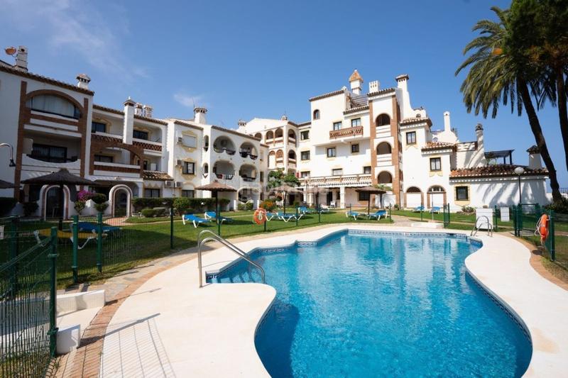 Foto 65b8172e-8211-4bb0-8d2f-bbae1389b10c. Attico con parcheggio piscina in Calahonda Mijas