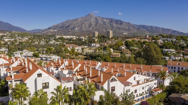 Foto 9f64e21e-9634-4a02-91dc-ea004c1dbe45. Planta baixa amb aparcament piscina a Nueva Andalucía centro Marbella