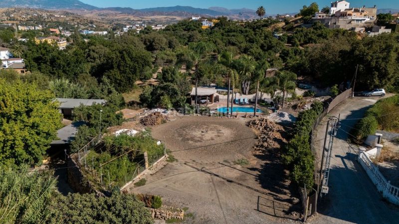 Foto aac987aa-1eef-4e47-aadc-24afd93895ae. Masia amb piscina a Coín
