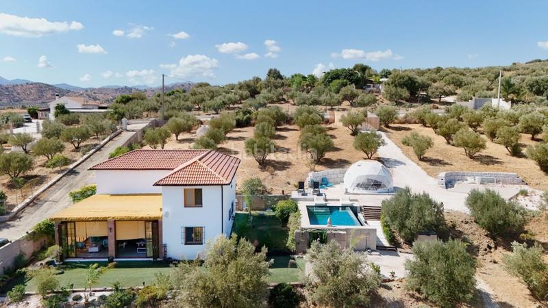 Foto b990cedf-0c2d-4fbf-8484-7628b4542a3e. Chalet con piscina in Coín