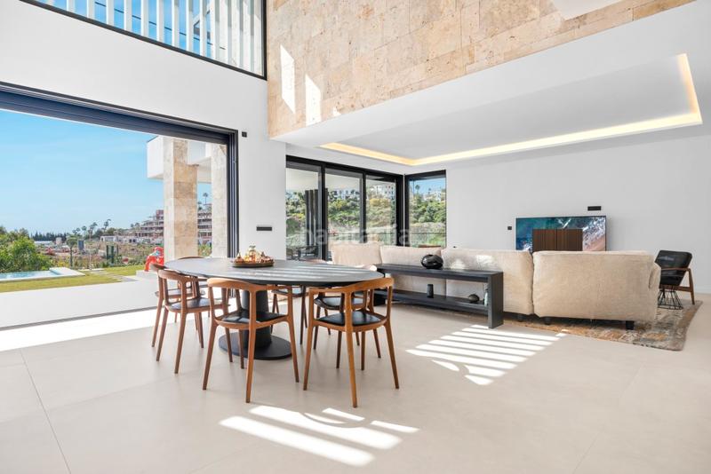 Foto 0c9a3f6b-f6ff-4b0e-879c-1ead8d1f3e91. Xalet amb calefacció aparcament piscina a Benahavís pueblo Benahavís