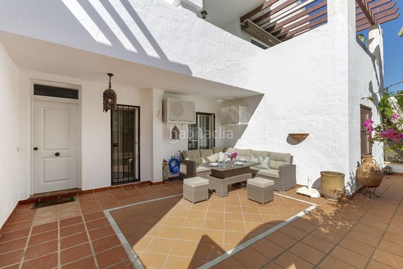 Foto 5c593998-fa91-4fa4-96a4-b4e2d160b470. Ground floor with heating parking pool in Nueva Andalucía centro Marbella
