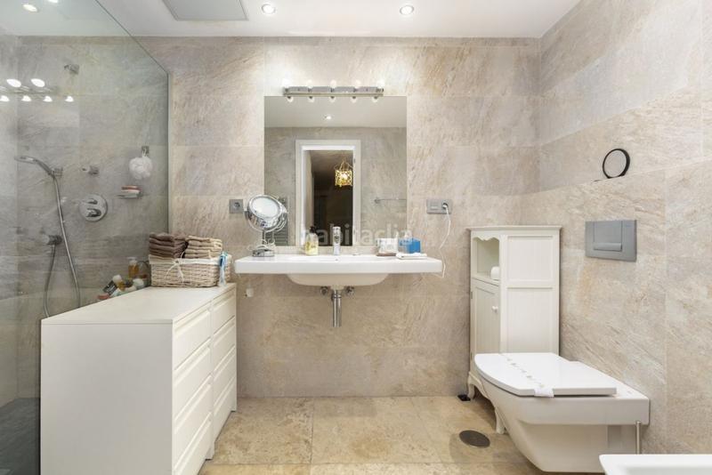 Foto 15e84b8e-0731-408f-b0a6-de23e51ce0bd. Planta baja en Nueva Andalucía centro Marbella