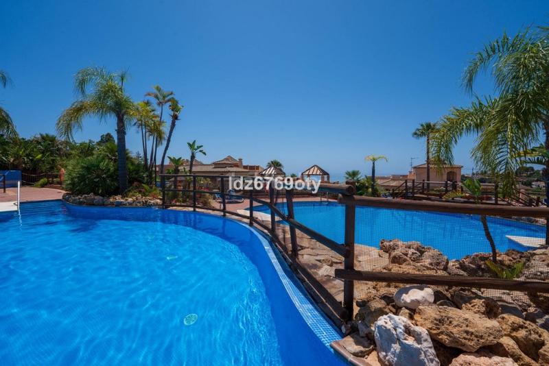 Foto 1fc6daa0-537e-41f8-bf39-9d7030bcb654. Apartamento en Nueva Torrequebrada Benalmádena
