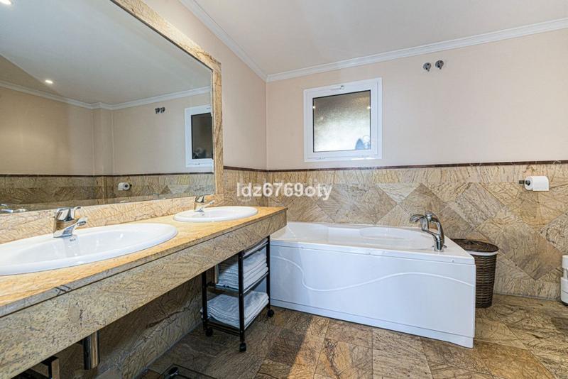 Foto 5e27bae4-49f8-4a21-92d3-71580cde06ad. Apartamento en Nueva Torrequebrada Benalmádena