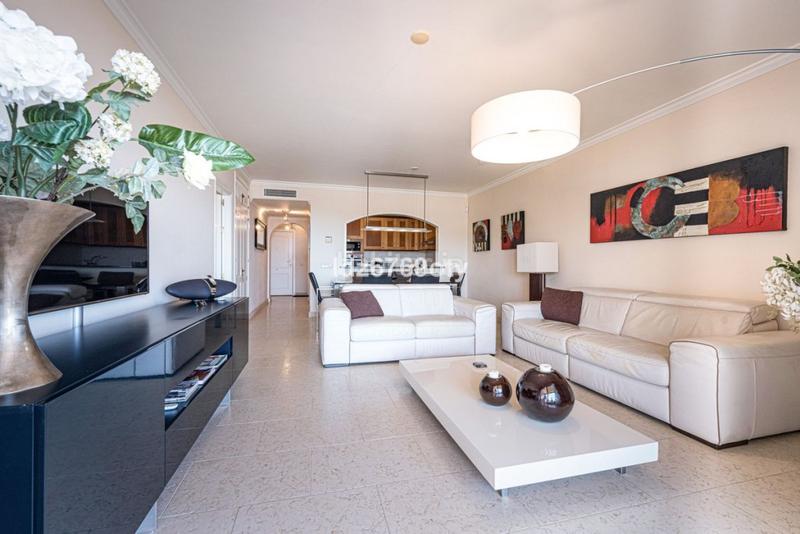 Foto d29a1dd5-15a2-4785-b7ce-1c6d6ad10e01. Apartamento en Nueva Torrequebrada Benalmádena