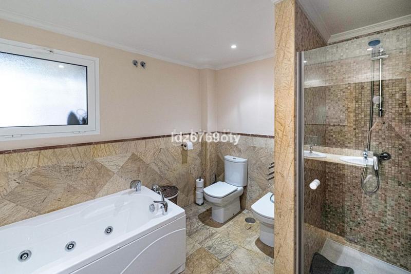 Foto f6fe7b7a-834b-4f22-a84b-11475d1874cf. Apartamento en Nueva Torrequebrada Benalmádena