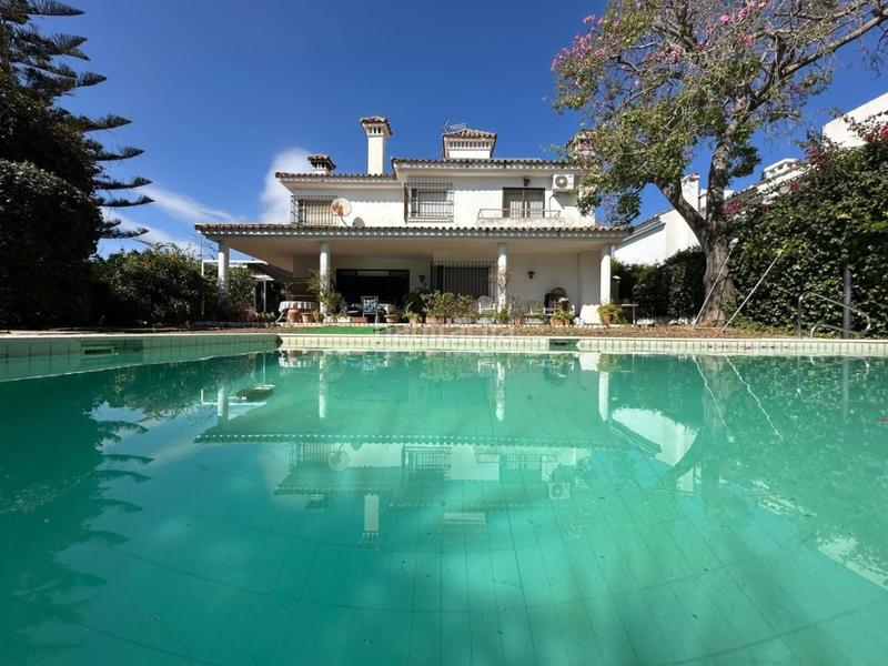 Foto 2eafcee5-2e13-4ebd-9e78-90aeb638f768. Chalet avec parking piscine dans Valdeolletas - Las Cancelas - Xarblanca Marbella