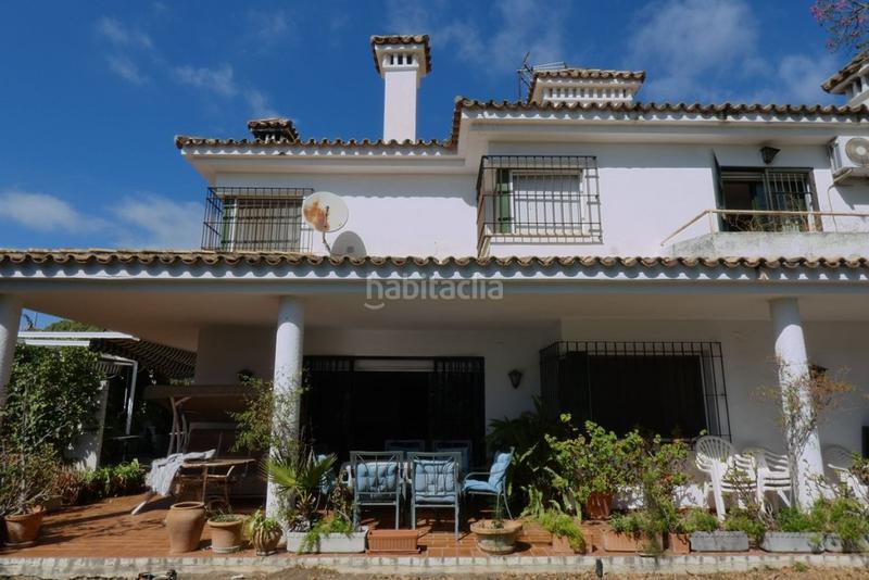 Foto 38abd5f6-edf6-4039-bf42-fe3f0cd45111. Chalet avec parking piscine dans Valdeolletas - Las Cancelas - Xarblanca Marbella