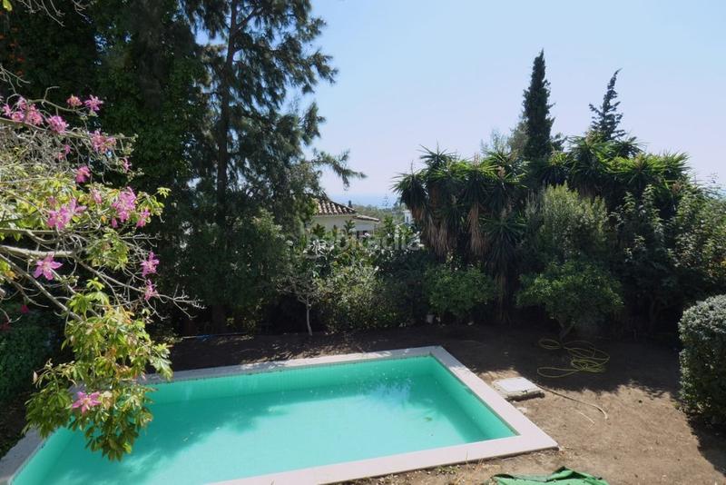 Foto 80cba23a-b96f-4c3a-a27c-dfa2892eb0a0. Chalet avec parking piscine dans Valdeolletas - Las Cancelas - Xarblanca Marbella