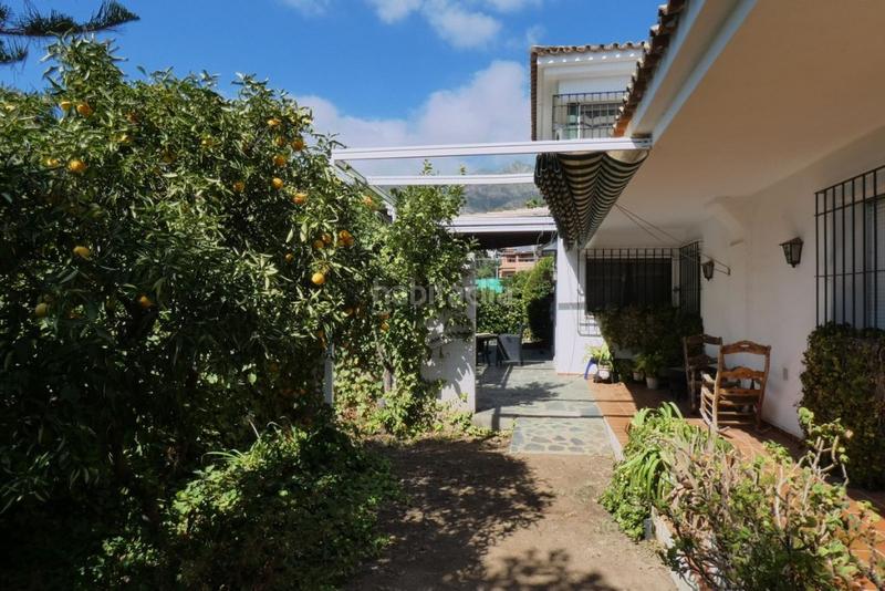 Foto a9626d39-3eec-443c-bf20-8b9a204ae284. Chalet avec parking piscine dans Valdeolletas - Las Cancelas - Xarblanca Marbella