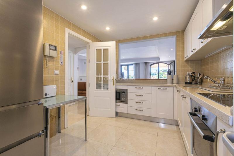 Foto bffae330-dc72-44e9-ac3c-a0a2a2b453f9. Casa bifamiliare con riscaldamento parcheggio piscina in Benahavís